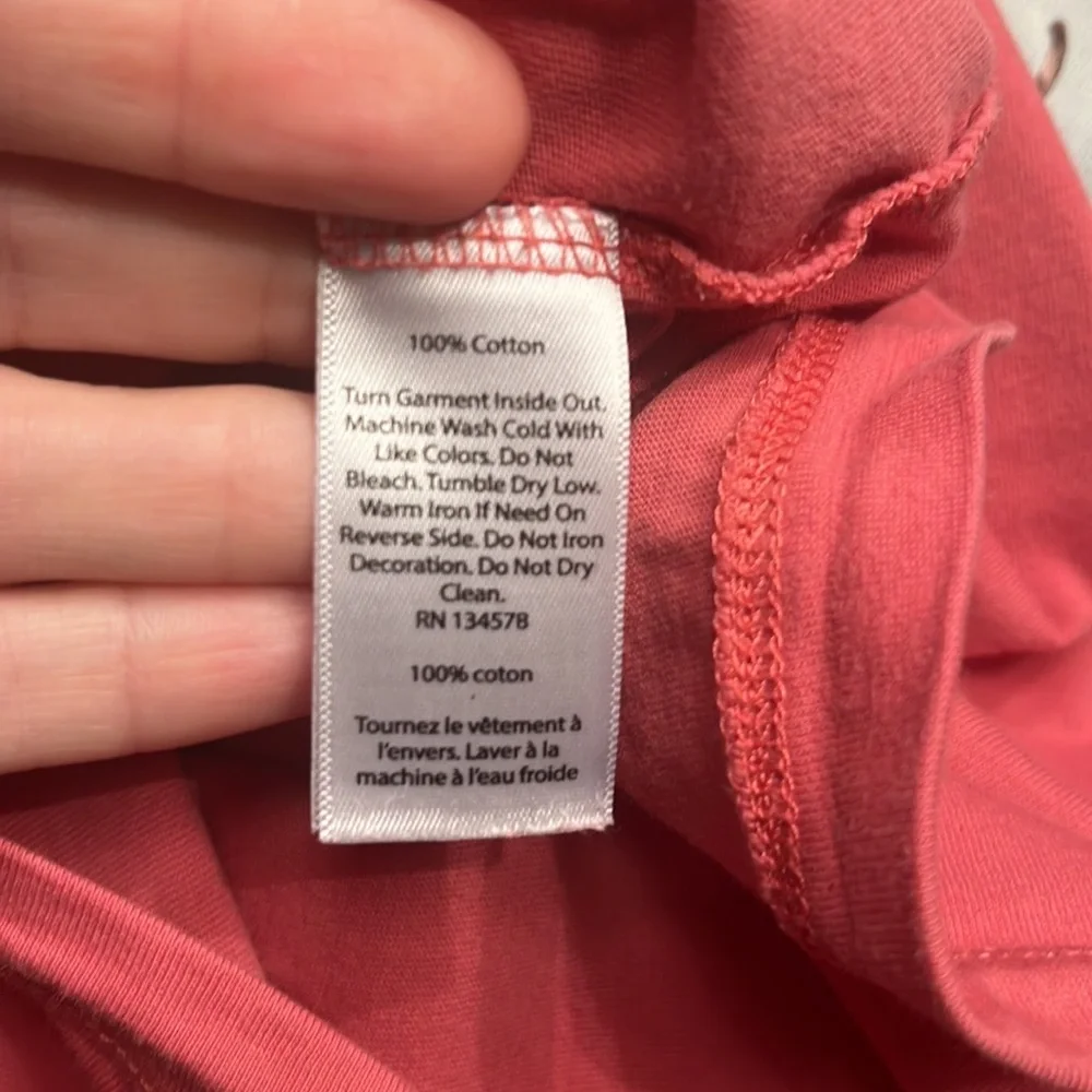 Vineyard vines Ladies Small short sleeve pocket Tee. It is a coral color. - Picture 9 of 12